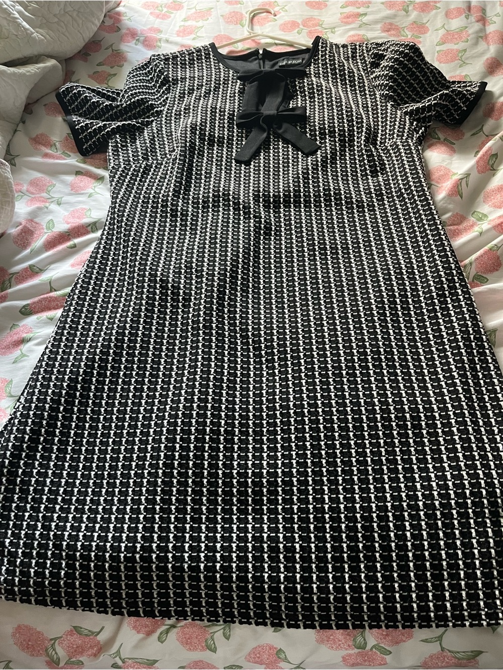 Black and White Houndstooth Short Sleeve Dress with Bow